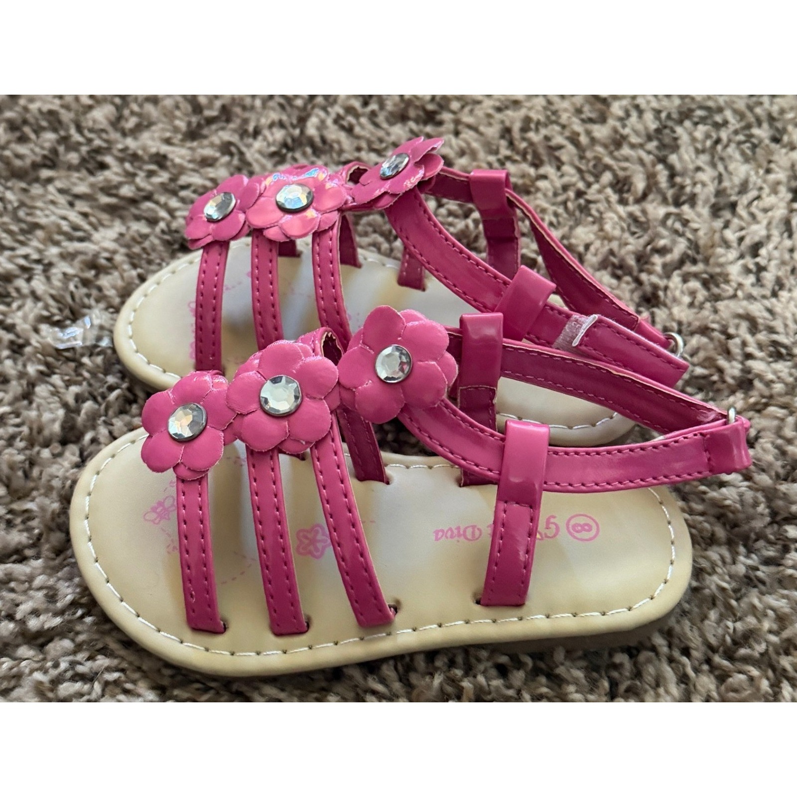 Great Diva- Fuchsia Strappy Sandals Size 8 (Nwt)